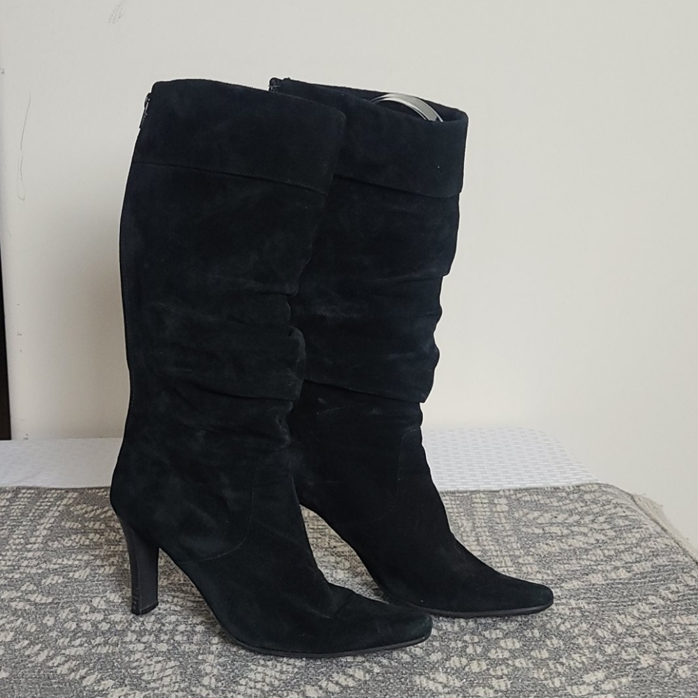 White Mountain velvety black heeled boots